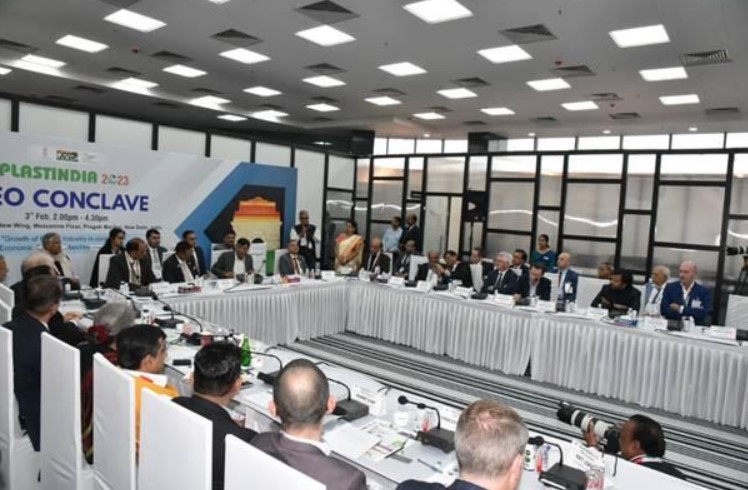 Union Minister for Chemicals & Fertilizers and Health & Family Welfare, Dr. Mansukh Mandaviya chairs CEO Conclave at PLASTINDIA 2023