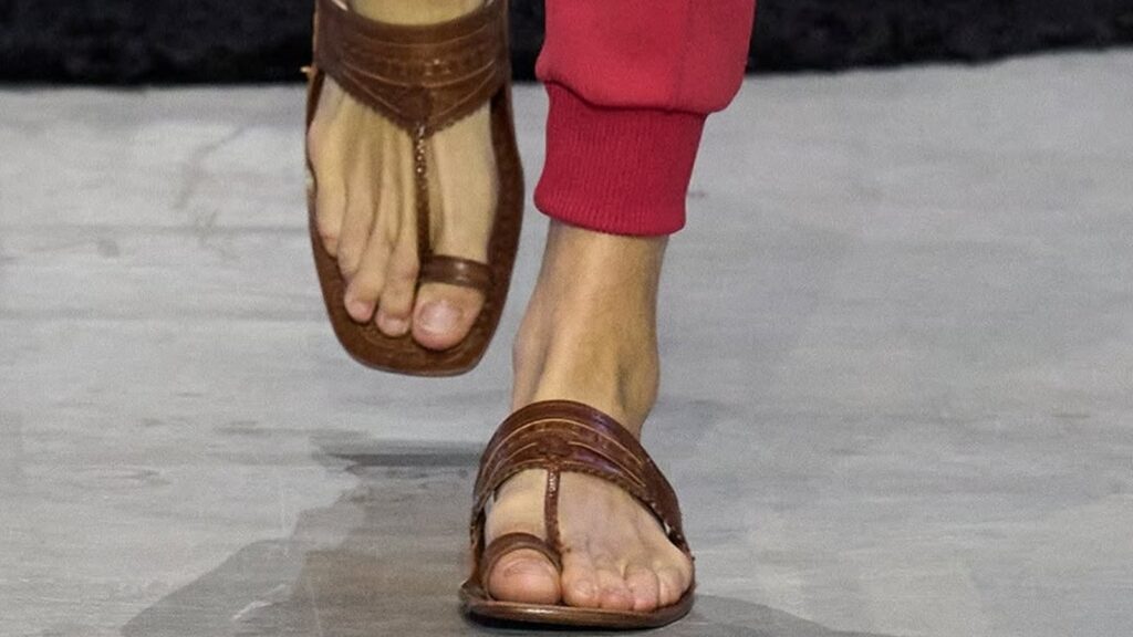 kolhapuri chappals