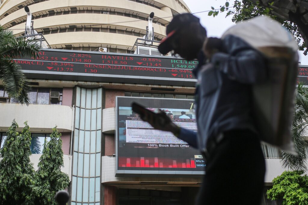 Indian Shares Open Flat Amid U.S. Visa Fee Concerns