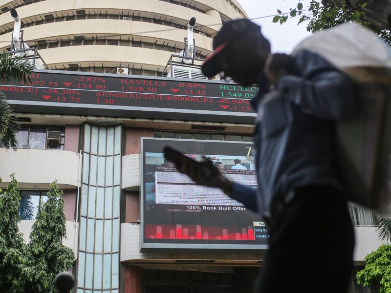 Indian Shares Open Flat Amid U.S. Visa Fee Concerns
