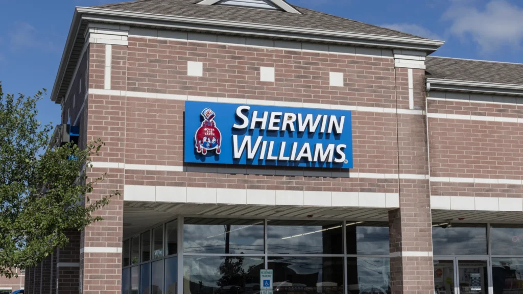 Sherwin-Williams Shares Show Slight Decline Amid Analyst Adjustments